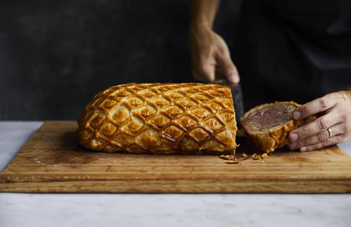 GRA Beef Wellington masterclass Slicing carving cooked Welly 290721 17 whjlmz 1 min Copy