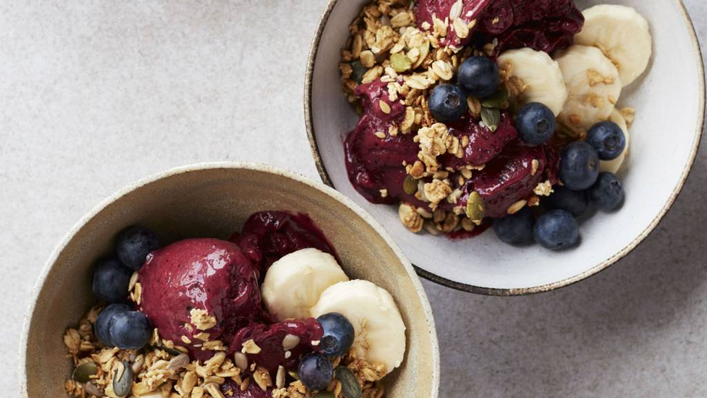 FROZEN BERRY BREAKFAST BOWL