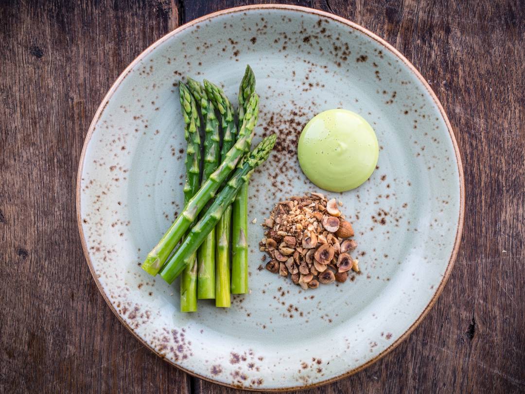 Wye Valley Asparagus, Wild garlic Aioli and Hazelnuts Recipe