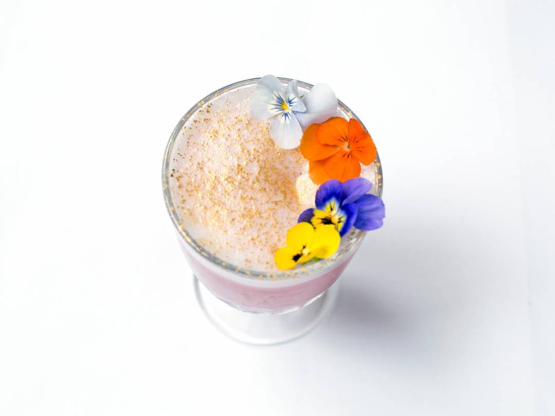 33 Edible Flowers for Cocktails