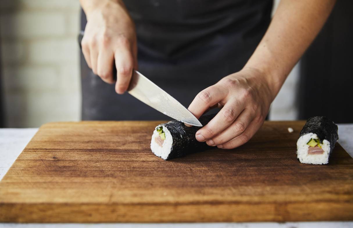 GRA Sushi masterclass Slicing maki sushi rice seaweed 030821 3 yynihf Copy