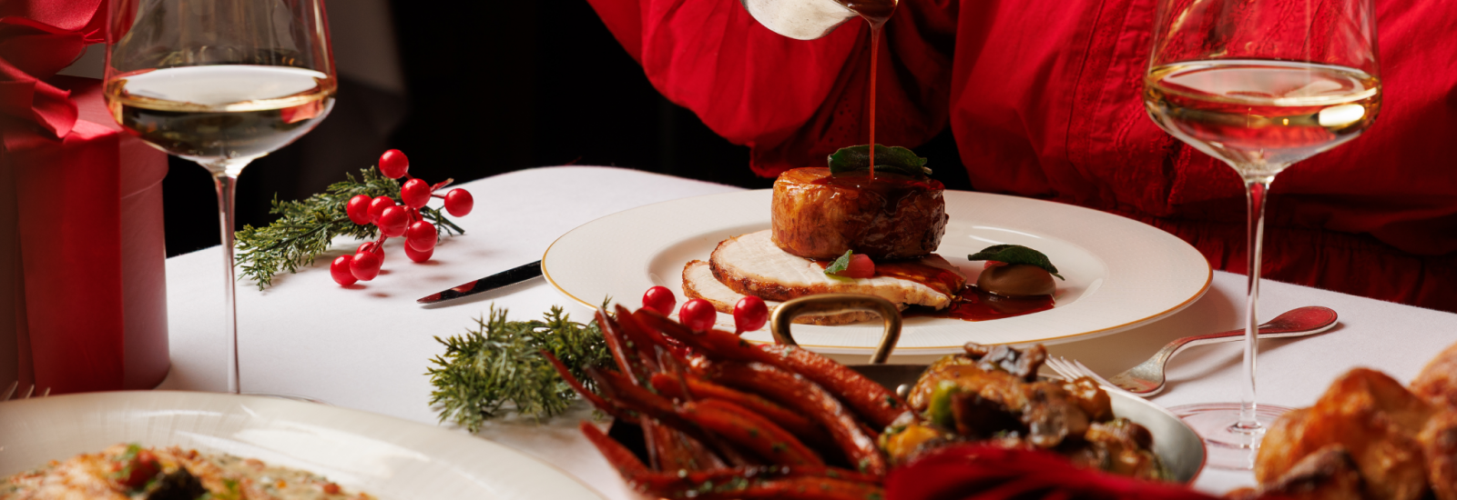 GRR SG SAVOY AUGUST 2026 FESTIVE CHRISTMAS DAY FOOD NORFOLK BUTTER POACHED TURKEY SHARING SIDES 3 eudojv 17.8.26