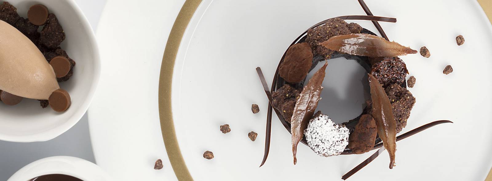 Chocolat glace a la citronnelle croustillant a la fleur de cacao 