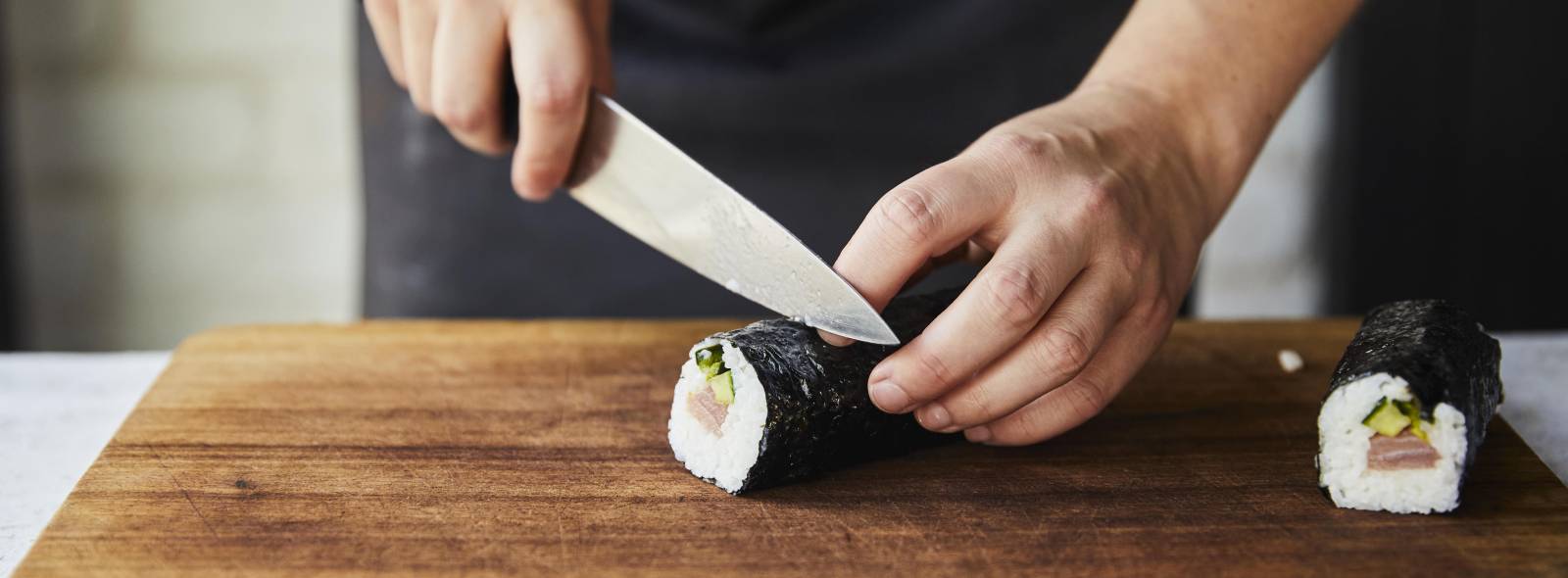 GRA Sushi masterclass Slicing maki sushi rice seaweed 030821 3 yynihf