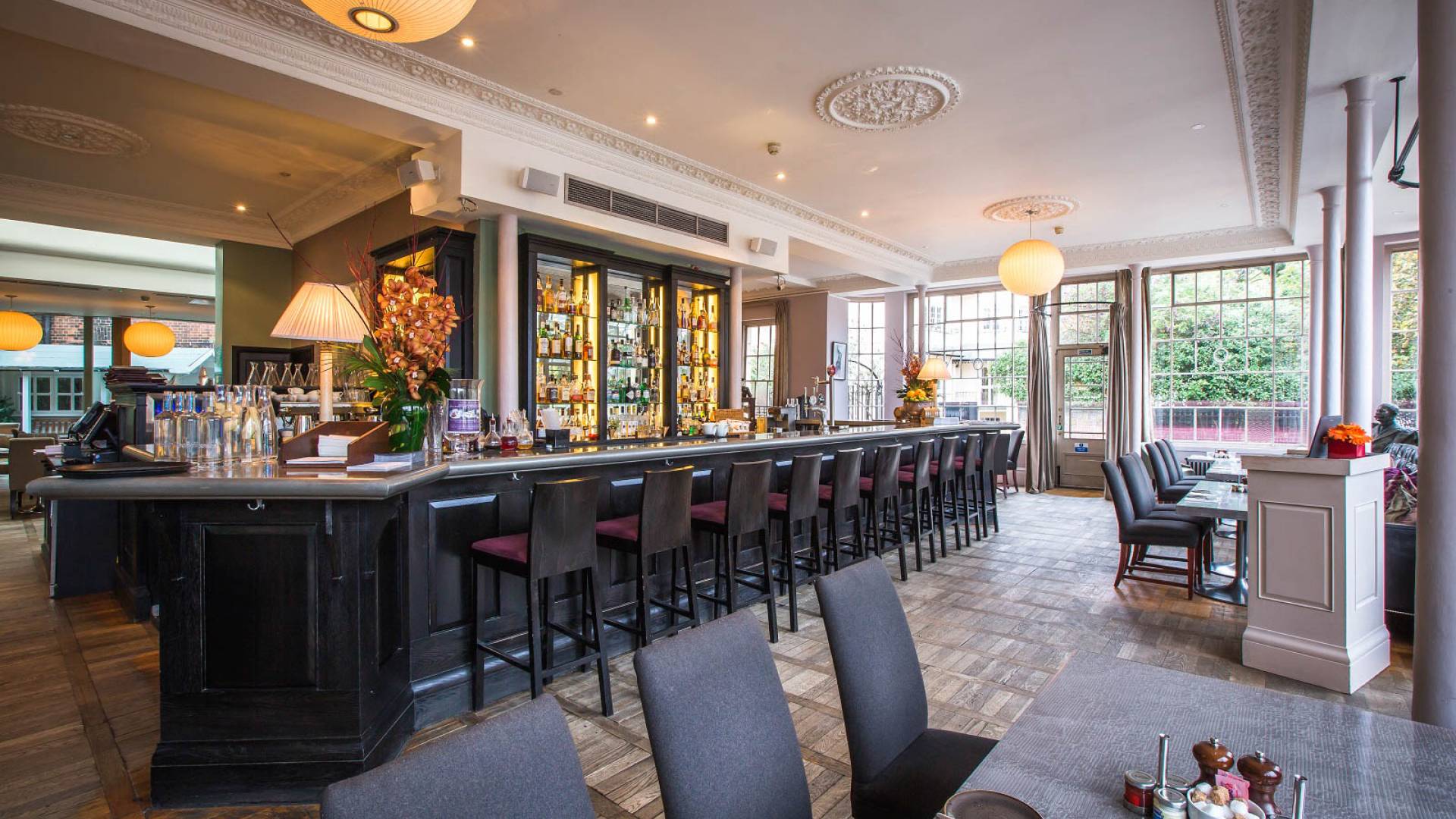 1 Bar Interior