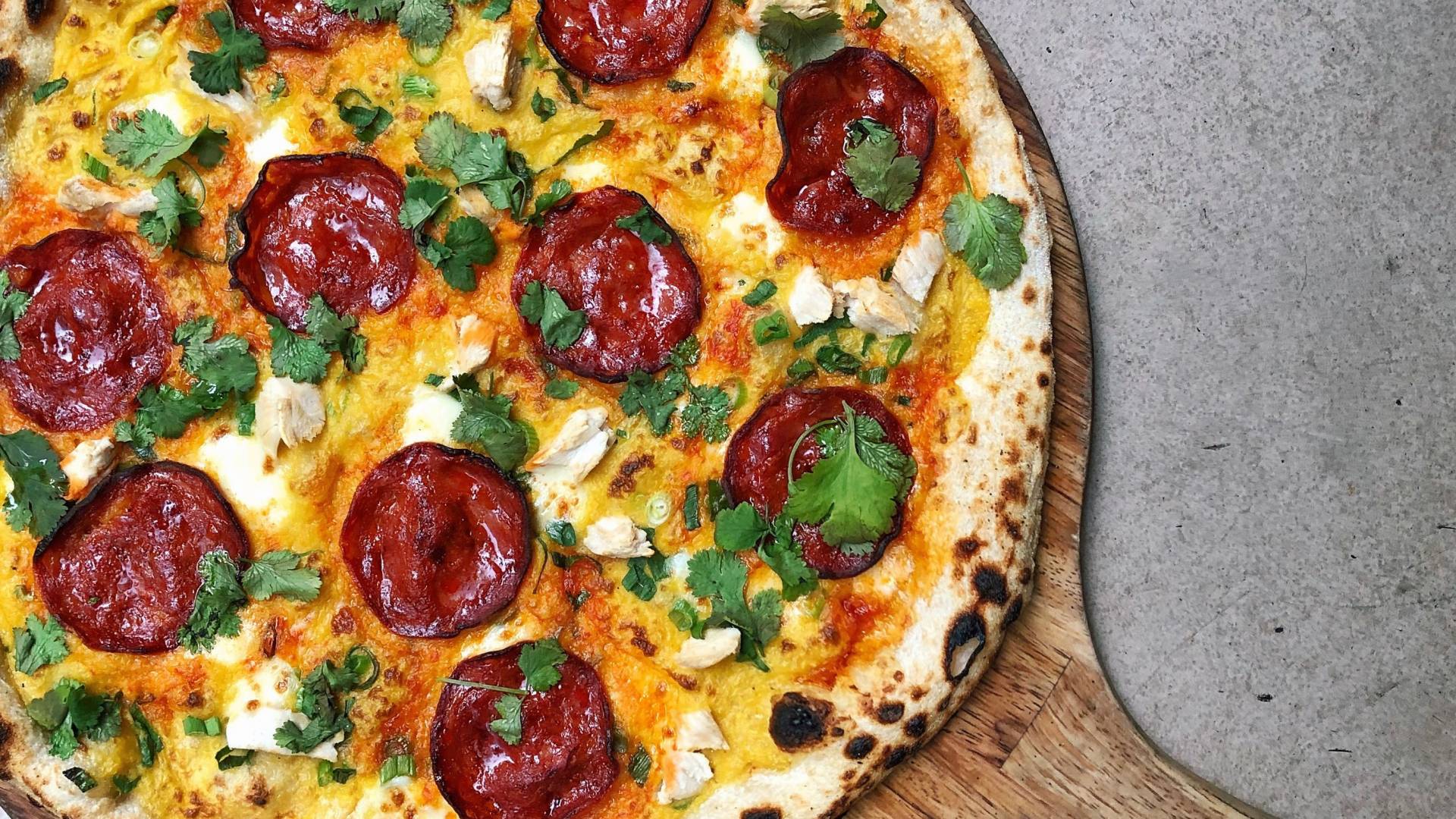 Bad pizza. Уличная пицца. Планета в виде пиццы. Пицца в виде цветка. Стрит пицца Бахчисарай.