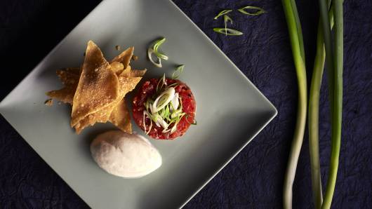 Spicy tuna tartare chilli garlic sesame oil wonton crisps web