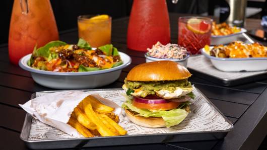 chickenandavoburger1