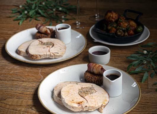 GRR GRBG MAYFAIR OCTOBER 2023 FOOD FESTIVE ROAST TURKEY n0lquv
