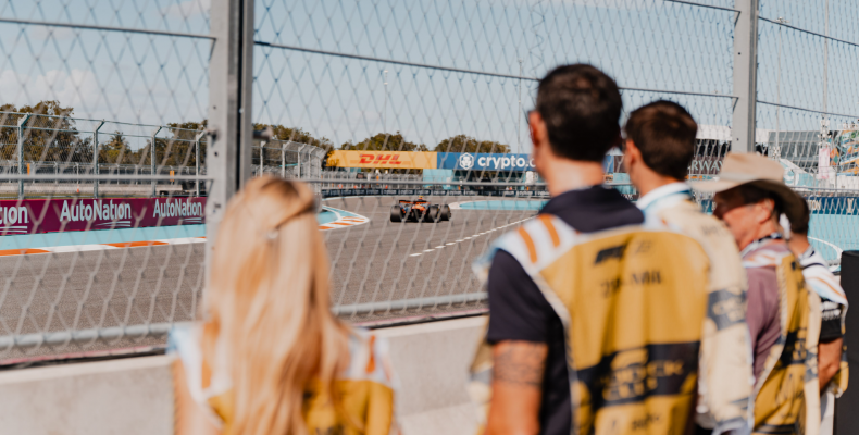 F1GARAGE TRACK TOUR