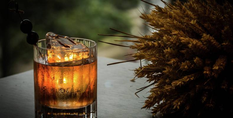 vb587985 Burns Night Cocktail 8 
