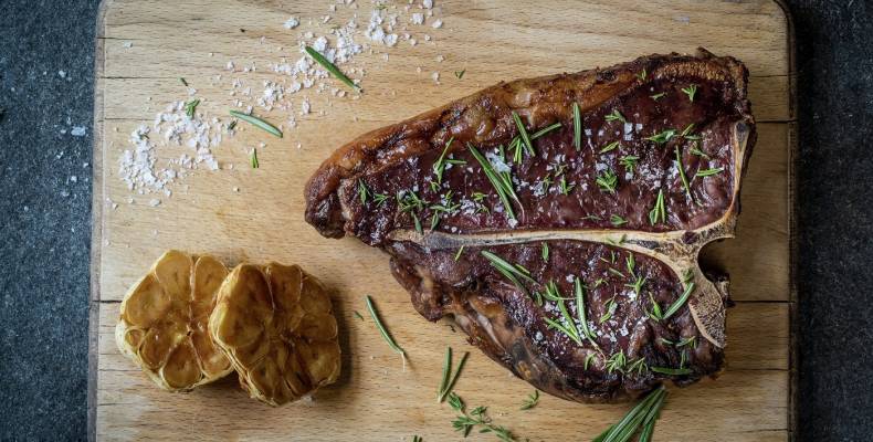 vb715866 Shorthorn T bone steak 4 