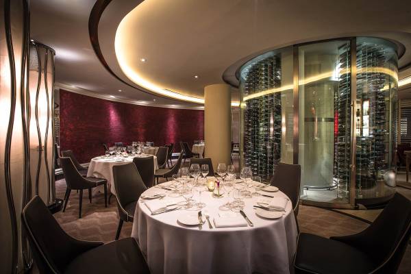 Petrus dining room interior